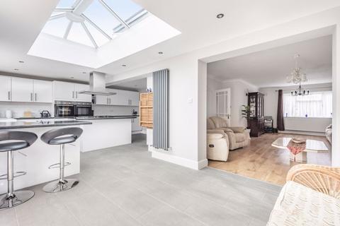 8 Lacey Green, Coulsdon, CR5 1BL