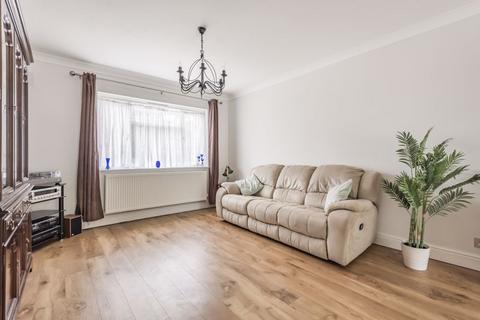 8 Lacey Green, Coulsdon, CR5 1BL