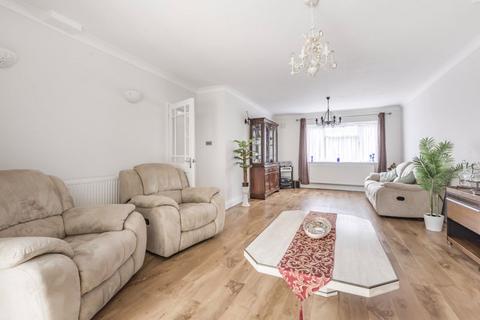 8 Lacey Green, Coulsdon, CR5 1BL