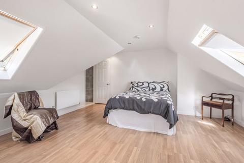 8 Lacey Green, Coulsdon, CR5 1BL