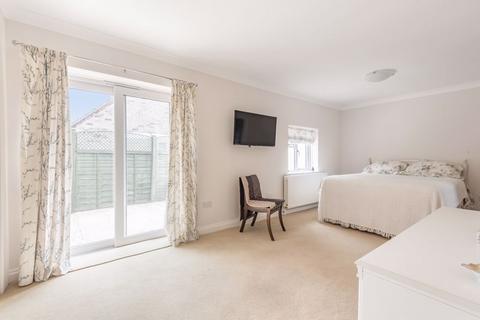 8 Lacey Green, Coulsdon, CR5 1BL