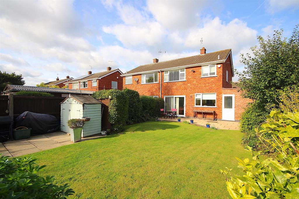 Nicholas Drive, Ratby 4 bed semidetached house £299,950