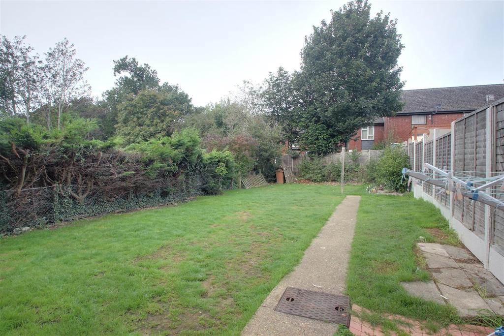 South Way, Abbots Langley 3 bed semidetached house £450,000