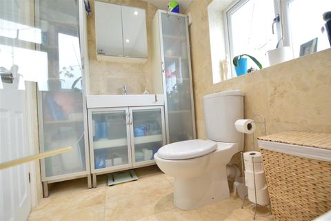 99 Doddsfield Road, Slough, SL2 2BB