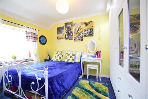 99 Doddsfield Road, Slough, SL2 2BB