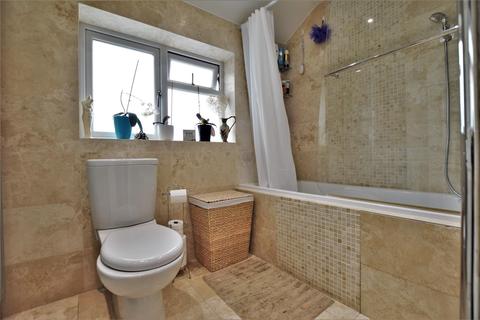 99 Doddsfield Road, Slough, SL2 2BB