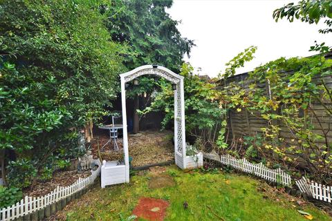 99 Doddsfield Road, Slough, SL2 2BB