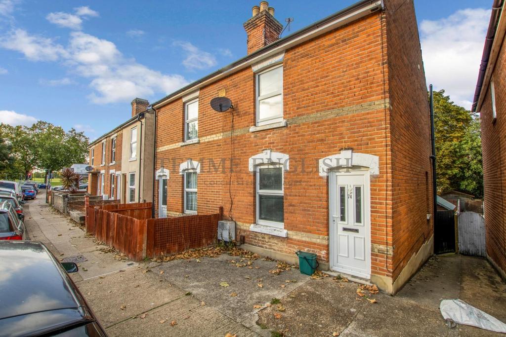 Pownall Crescent, Colchester 2 bed semidetached house £250,000