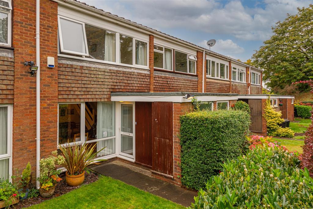 Harrison Close, Reigate 3 bed house £475,000