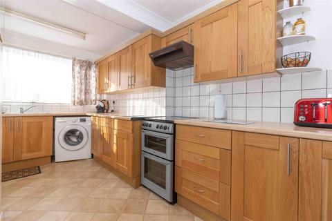 25 Boxgrove, Goring By Sea, Worthing, BN12 6BG