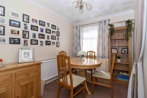 25 Boxgrove, Goring By Sea, Worthing, BN12 6BG