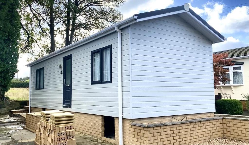 Cedar Vale Park Homes, Croesyceiliog... 2 bed park home £70,000