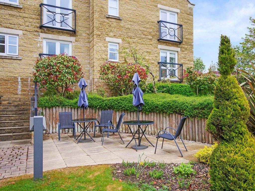 Hollis court- Terrace.jpg
