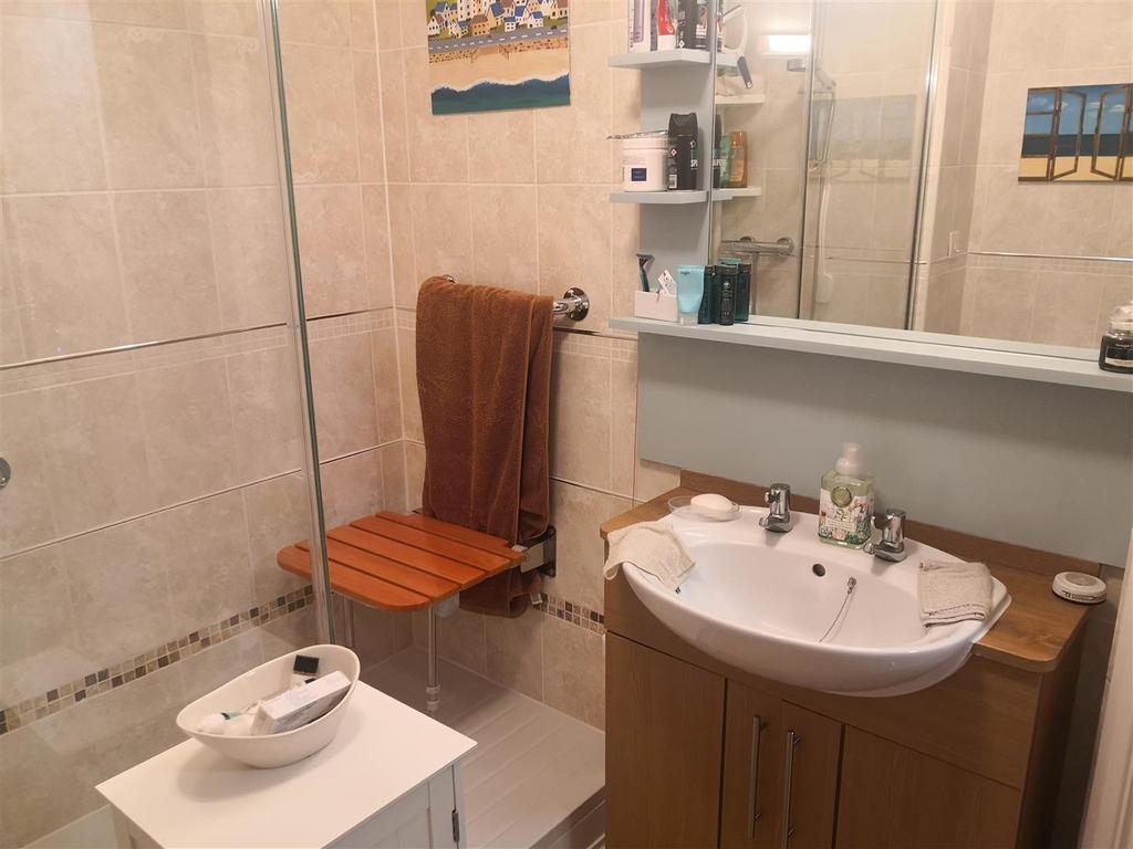 Bathroom 2.jpg