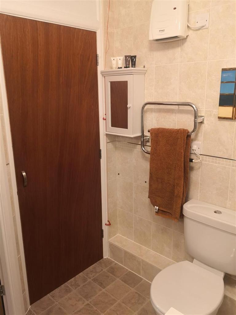 Bathroom 3.jpg