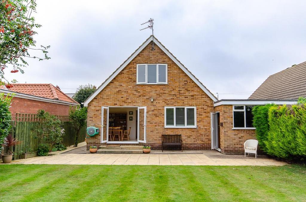 Hollym Road, Withernsea 3 bed link detached house £215,000