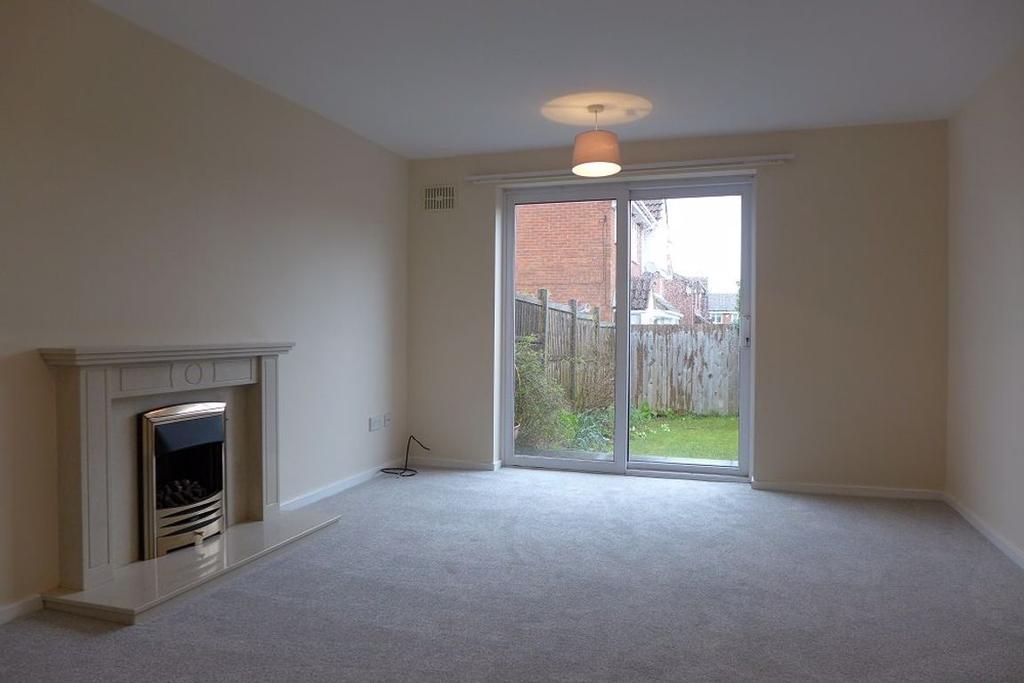 Clifton Road, Halesowen 2 bed terraced house £675 pcm (£156 pw)