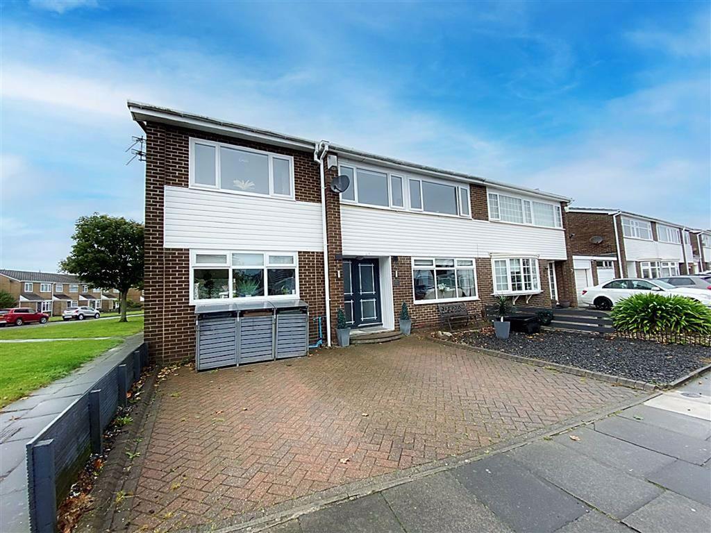 Valeria Close, Hadrian Park... 4 bed semidetached house £249,950