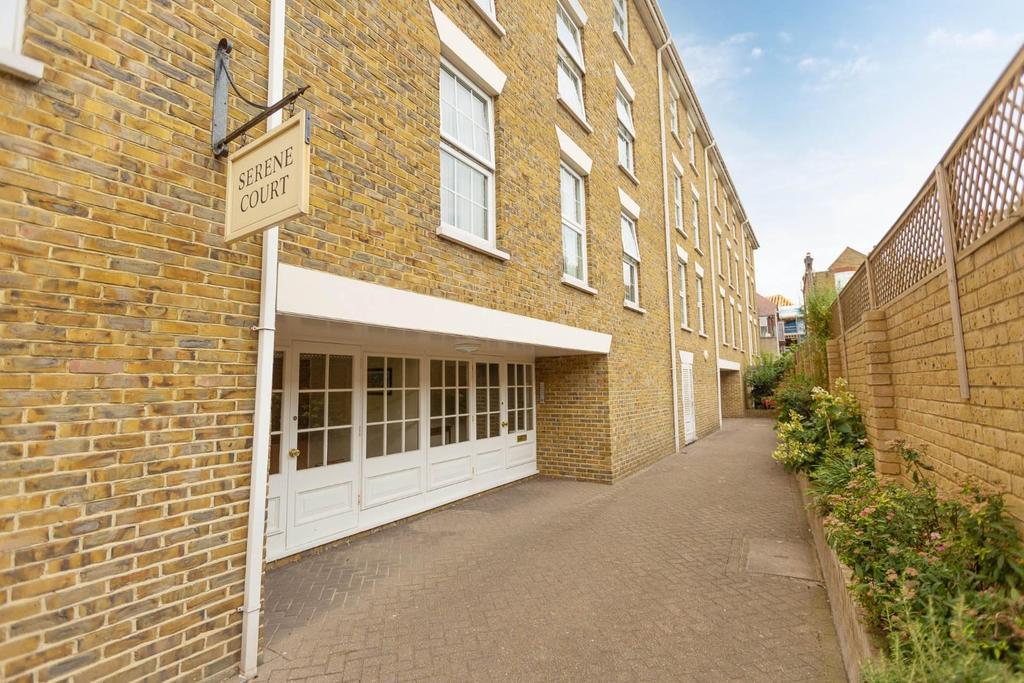 York Street, Broadstairs 2 bed apartment £1,100 pcm (£254 pw)