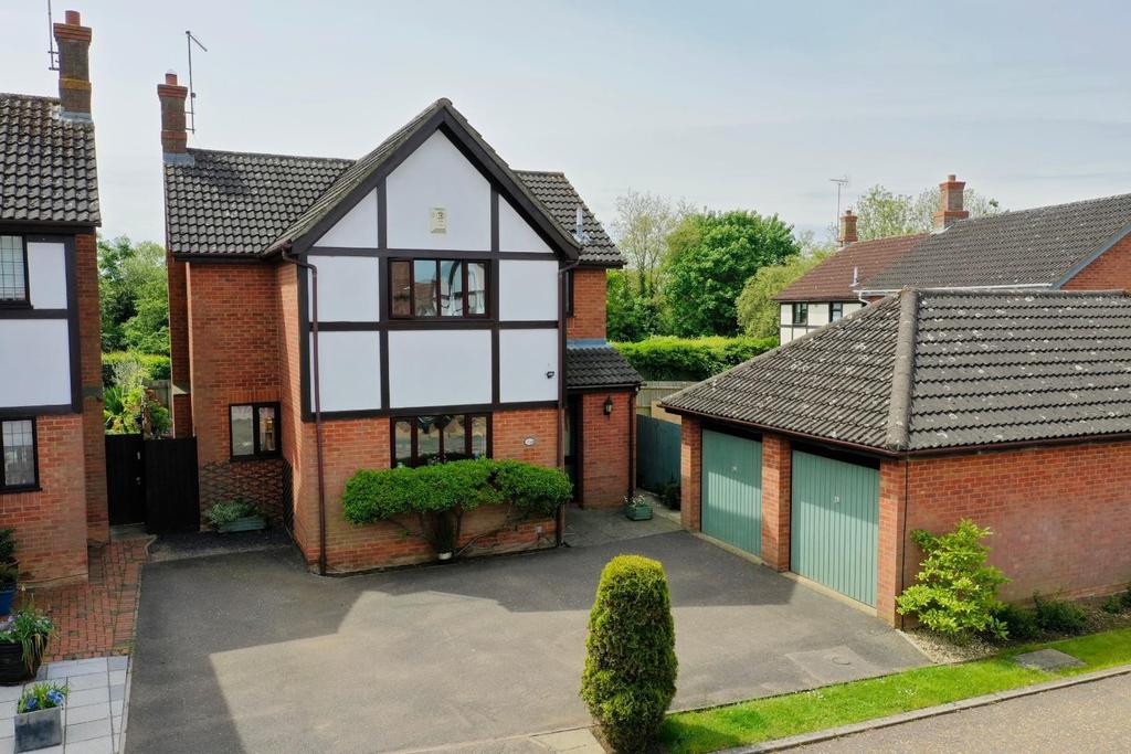 Gresham Drive, West Hunsbury, Northampton, NN4 4 bed detached house £