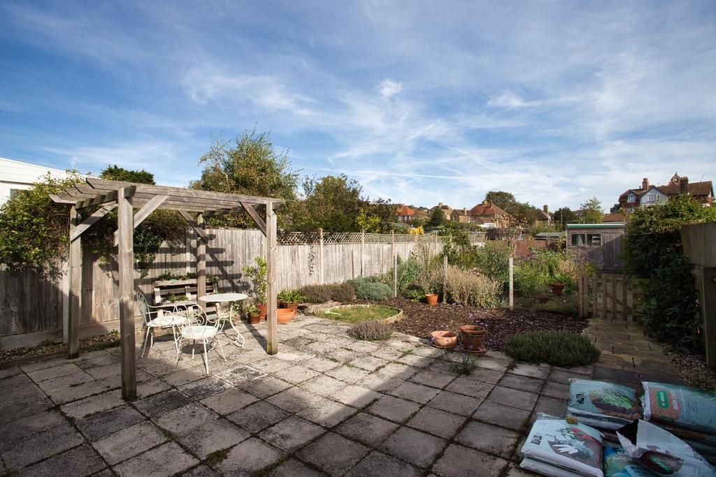 Dolphins Road, Folkestone 3 bed semidetached house £340,000