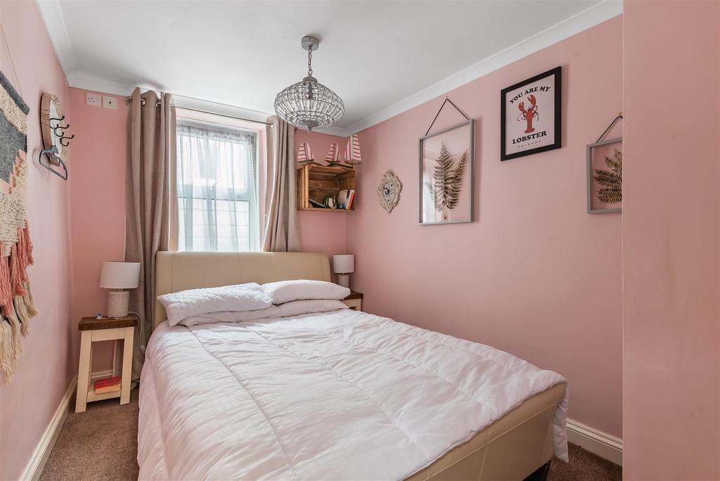 Bed 2.jpg