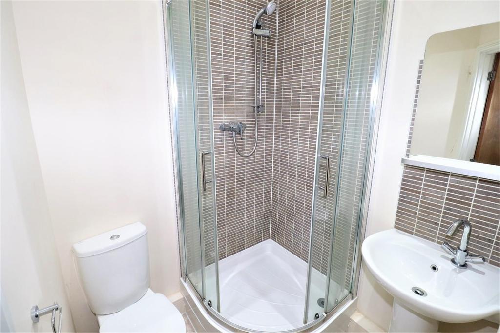 07 - Bedroom 1 Ensuite.JPG