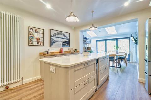7 Airedale Grove, Horsforth, Leeds, LS18 5EF