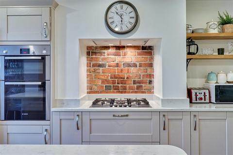 7 Airedale Grove, Horsforth, Leeds, LS18 5EF
