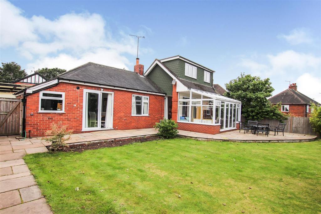Sparrow Terrace, Porthill, Newcastle 3 bed detached bungalow £274,950