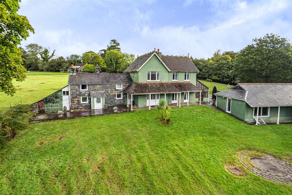 Middlemoor, Tavistock 4 bed detached house £600,000