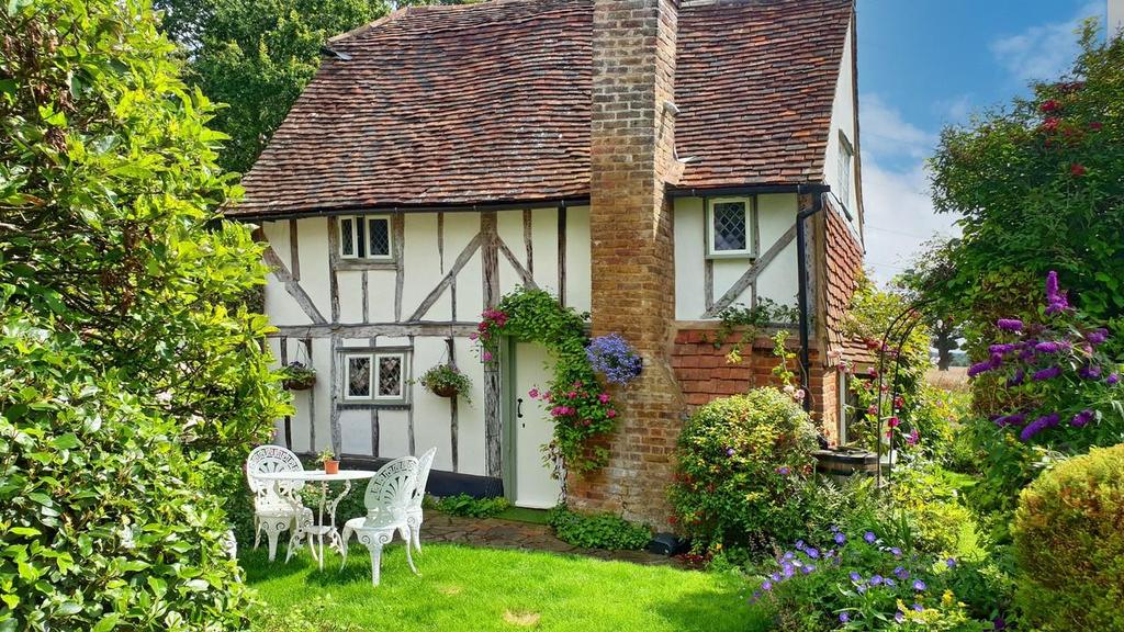 Corner cottage 2.jpg