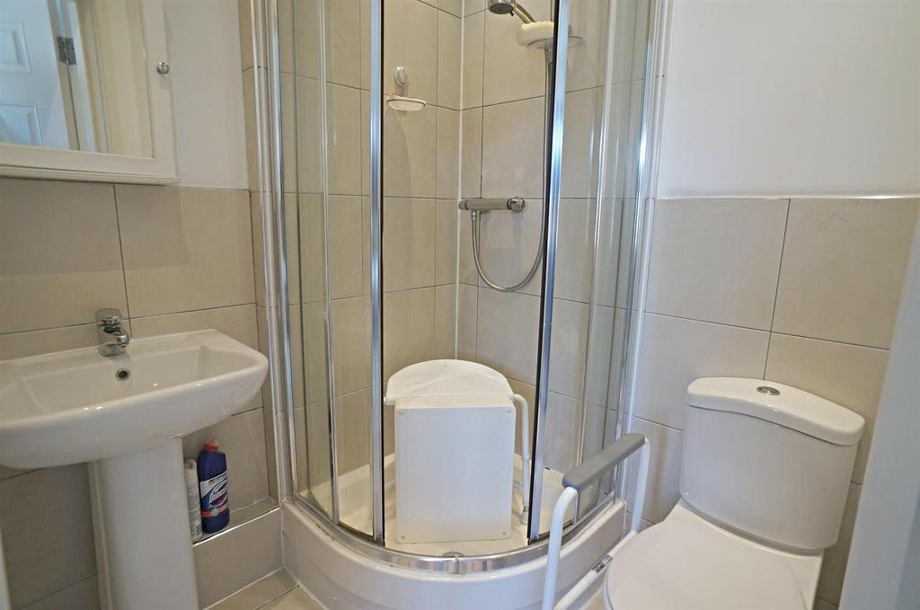 Master Ensuite.jpg
