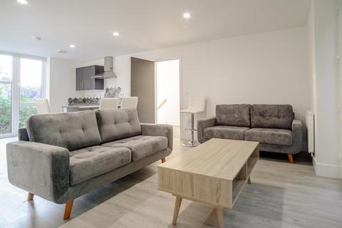 6 bedroom duplex to rent - FREE TRAM PASS*£165pppw inclusive of bills* Sherwood, Queens Road East, Beeston, Nottingham