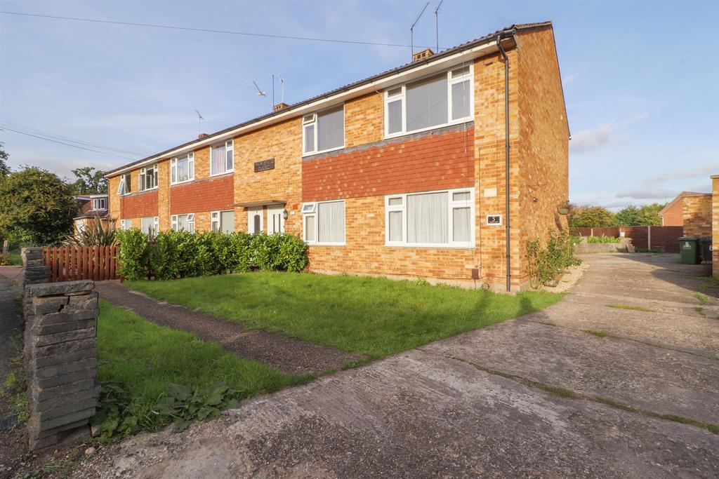 Admirals Walk, Hoddesdon 2 bed £305,000