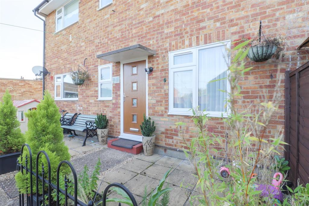 Admirals Walk, Hoddesdon 2 bed £305,000