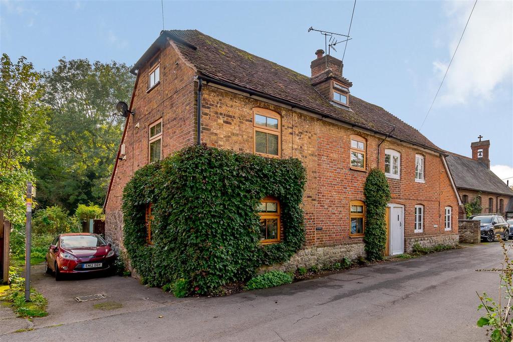 The Quarries, Boughton Monchelsea 4 bed semidetached house £400,000