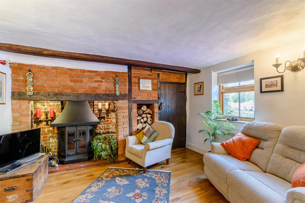 The Quarries, Boughton Monchelsea 4 bed semidetached house £400,000