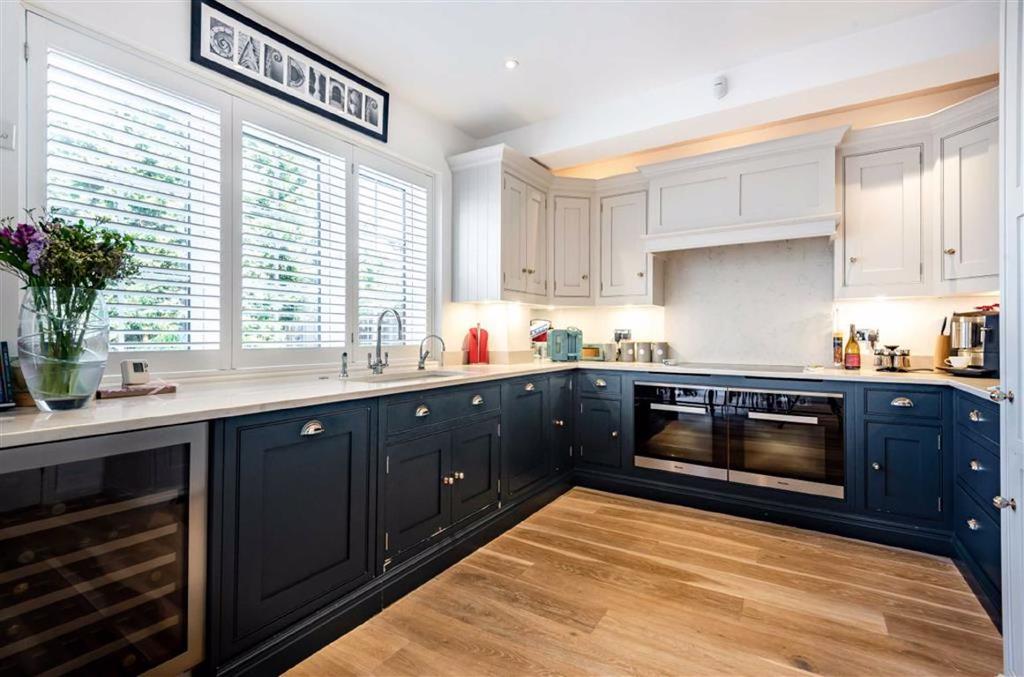 Hillview Road, Mill Hill 6 bed detached house £1,750,000