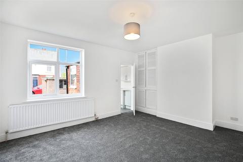 146 Agbrigg Road, Wakefield, WF1 5BL