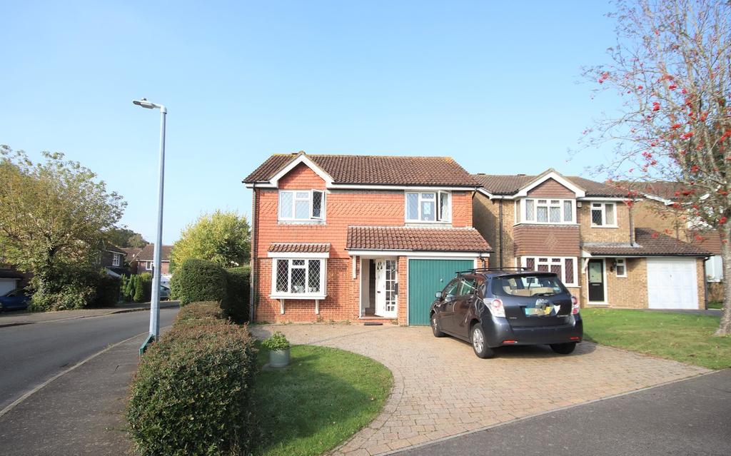 Fontwell Avenue, BexhillonSea, TN39 4 bed detached house £1,500 pcm