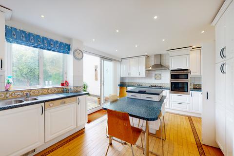 3 bedroom townhouse for sale - Hawtrey Road, London NW3