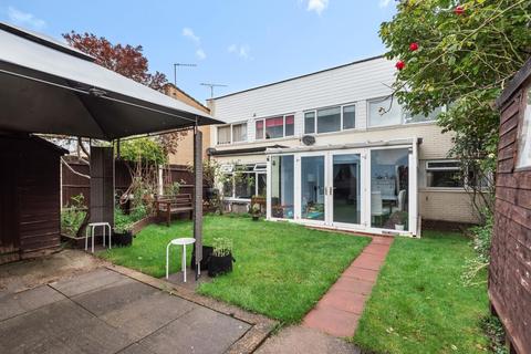 80a Thamesmead, Walton-on-thames, KT12 2SJ