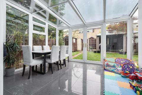 80a Thamesmead, Walton-on-thames, KT12 2SJ