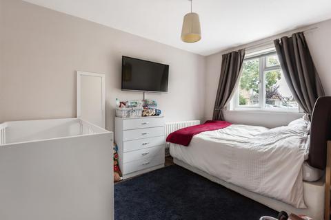 80a Thamesmead, Walton-on-thames, KT12 2SJ