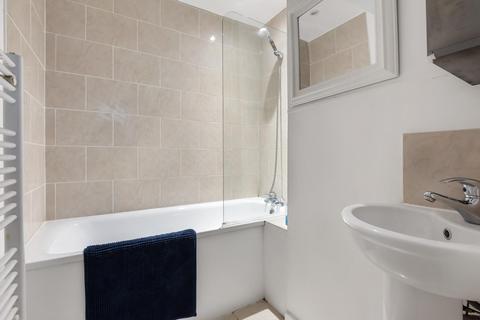 80a Thamesmead, Walton-on-thames, KT12 2SJ