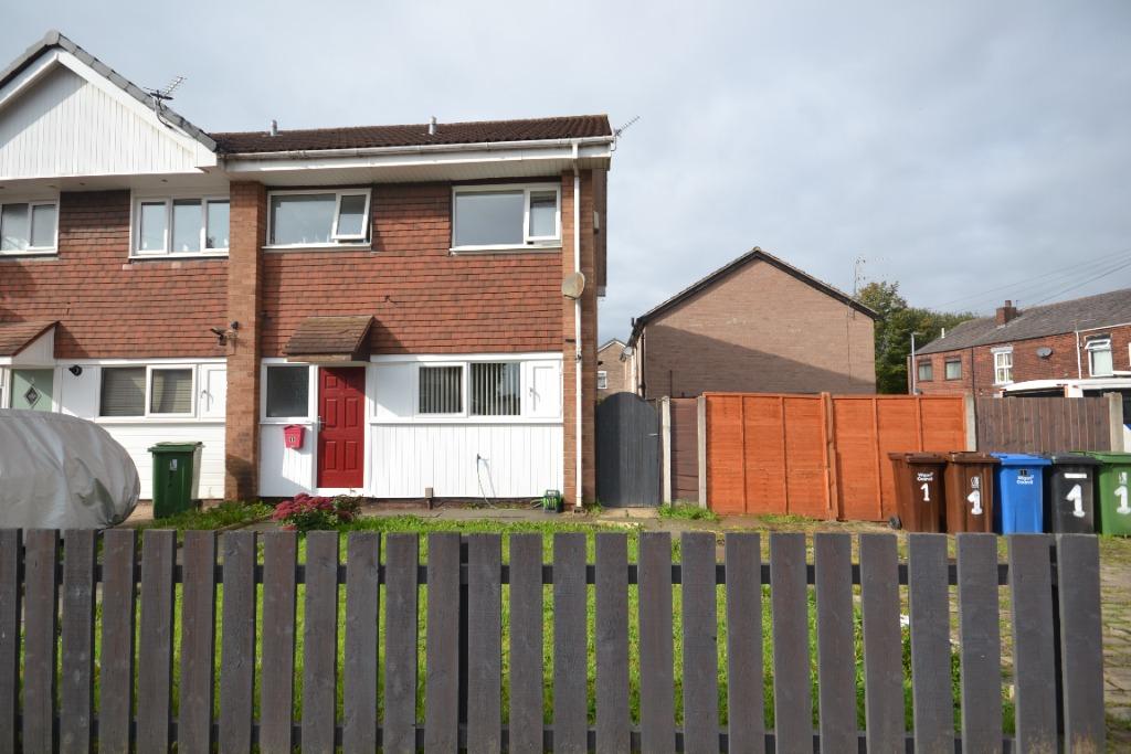 Sefton Road, Goose Green, Wigan, WN3 3 bed townhouse £140,000