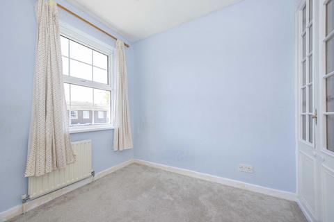 24 Spinney Close, New Malden, KT3 5BQ