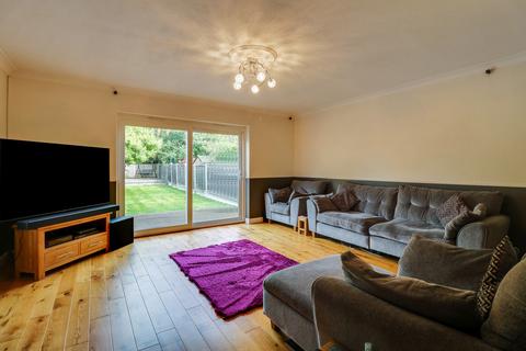 62 Clifton Road, Rochford, SS4 3HJ