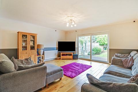 62 Clifton Road, Rochford, SS4 3HJ